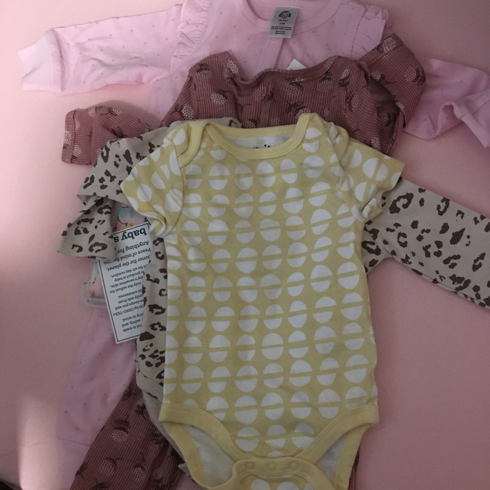 Bundle of a 0-6 mo Casper open bottom sleeper , and 3 3-6 mo onesies
